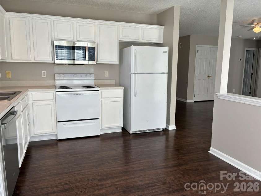 5305 Starflower Drive, Charlotte, NC 28215.  MLS# CAR4431245, YatesRealty ID 54738. 