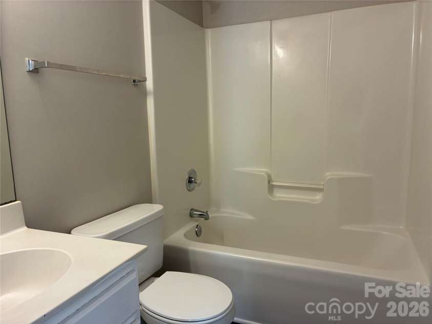 5305 Starflower Drive, Charlotte, NC 28215.  MLS# CAR4431245, YatesRealty ID 54738. 
