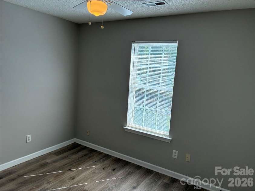 5305 Starflower Drive, Charlotte, NC 28215.  MLS# CAR4431245, YatesRealty ID 54738. 