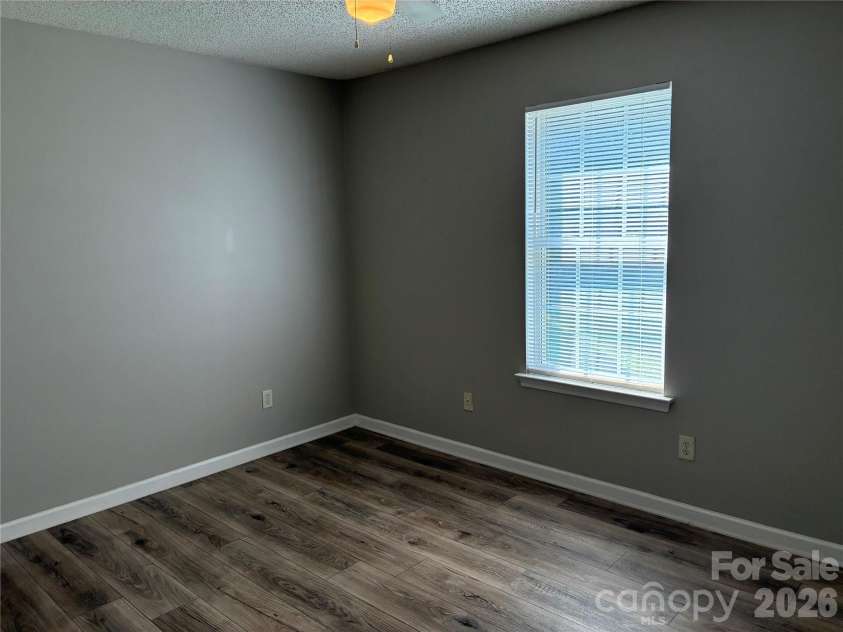 5305 Starflower Drive, Charlotte, NC 28215.  MLS# CAR4431245, YatesRealty ID 54738. 