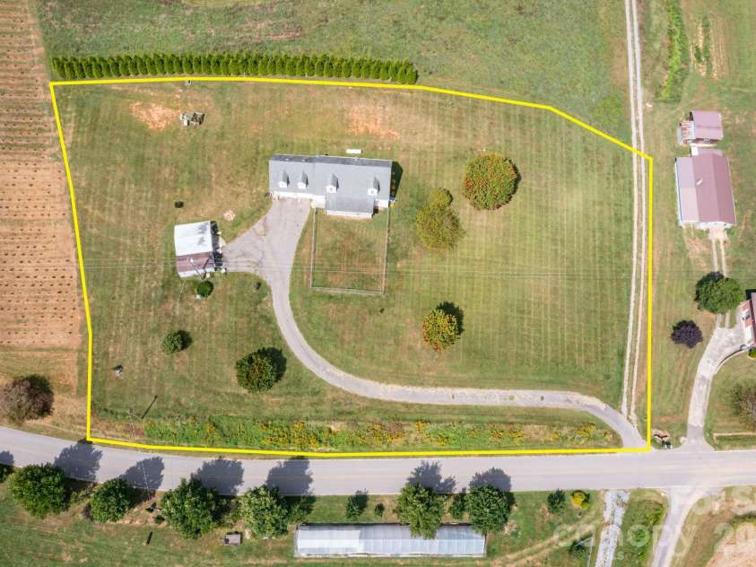 378 Yates Cove Road, Waynesville, NC 28785.  MLS# CAR4405532, YatesRealty ID 54739. 
