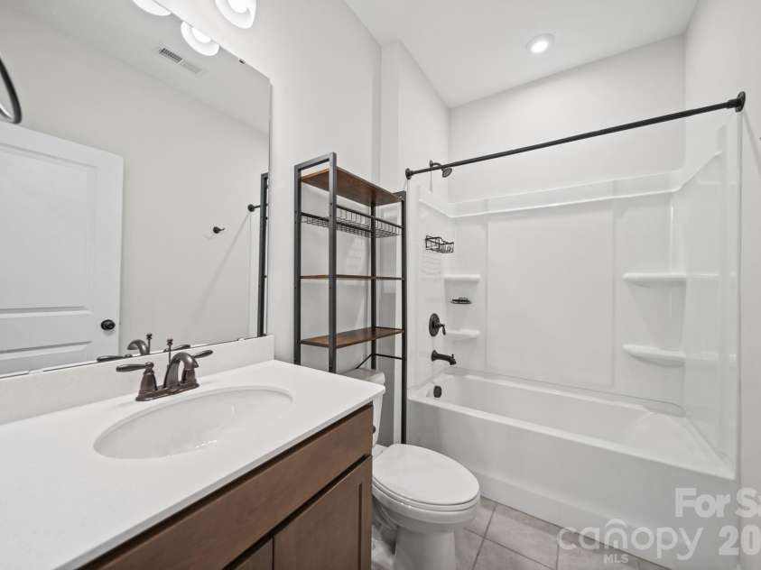 203 Heathbrook Lane, Waxhaw, NC 28173.  MLS# CAR4429780, YatesRealty ID 54740. 2nd Floor third full bathroom