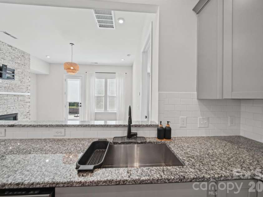 203 Heathbrook Lane, Waxhaw, NC 28173.  MLS# CAR4429780, YatesRealty ID 54740. Kitchen, main floor