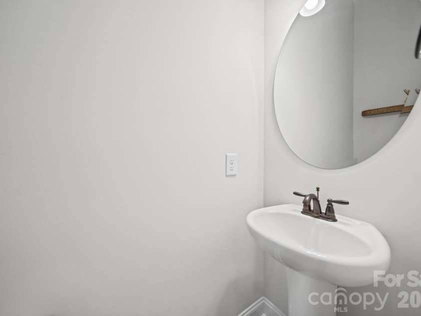 203 Heathbrook Lane, Waxhaw, NC 28173.  MLS# CAR4429780, YatesRealty ID 54740. Main floor half bathroom