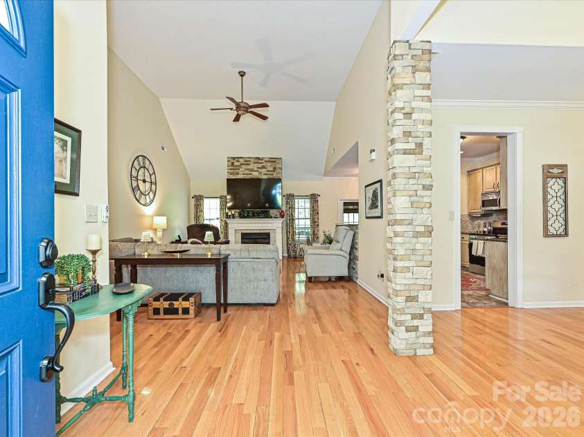 132 Gray Cliff Drive, Mooresville, NC 28117.  MLS# CAR4430883, YatesRealty ID 54741. Foyer