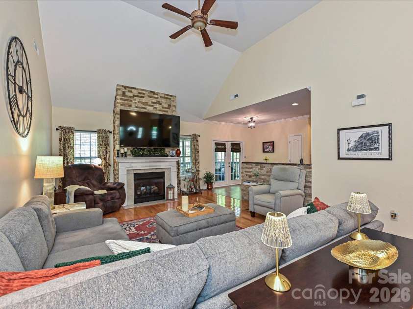132 Gray Cliff Drive, Mooresville, NC 28117.  MLS# CAR4430883, YatesRealty ID 54741. Great Room