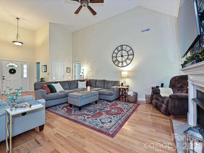 132 Gray Cliff Drive, Mooresville, NC 28117.  MLS# CAR4430883, YatesRealty ID 54741. Great Room