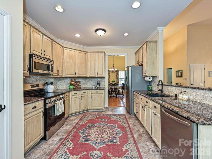 132 Gray Cliff Drive, Mooresville, NC 28117.  MLS# CAR4430883, YatesRealty ID 54741. Kitchen