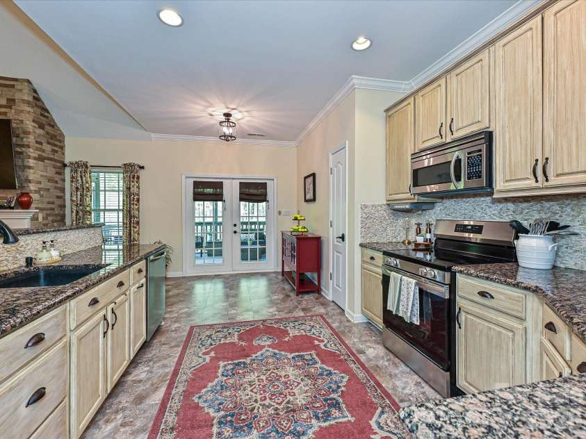 132 Gray Cliff Drive, Mooresville, NC 28117.  MLS# CAR4430883, YatesRealty ID 54741. Kitchen