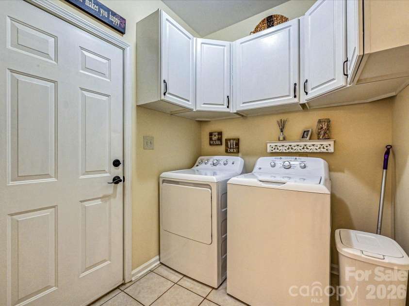 132 Gray Cliff Drive, Mooresville, NC 28117.  MLS# CAR4430883, YatesRealty ID 54741. Laundry