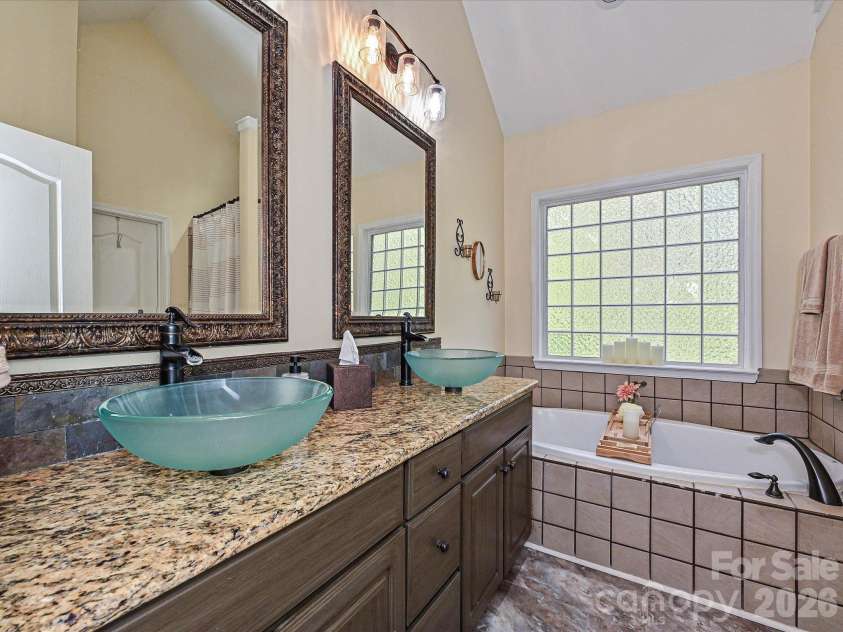 132 Gray Cliff Drive, Mooresville, NC 28117.  MLS# CAR4430883, YatesRealty ID 54741. Primary Bathroom