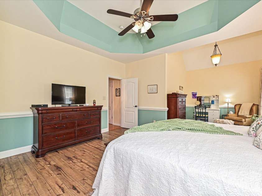 132 Gray Cliff Drive, Mooresville, NC 28117.  MLS# CAR4430883, YatesRealty ID 54741. Primary Bedroom