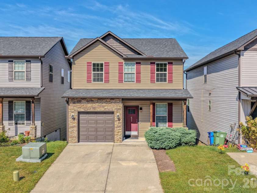 623 Cardwell Lane, Fletcher, NC 28732.  MLS# CAR4430671, YatesRealty ID 54742. 