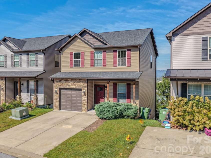 623 Cardwell Lane, Fletcher, NC 28732.  MLS# CAR4430671, YatesRealty ID 54742. 