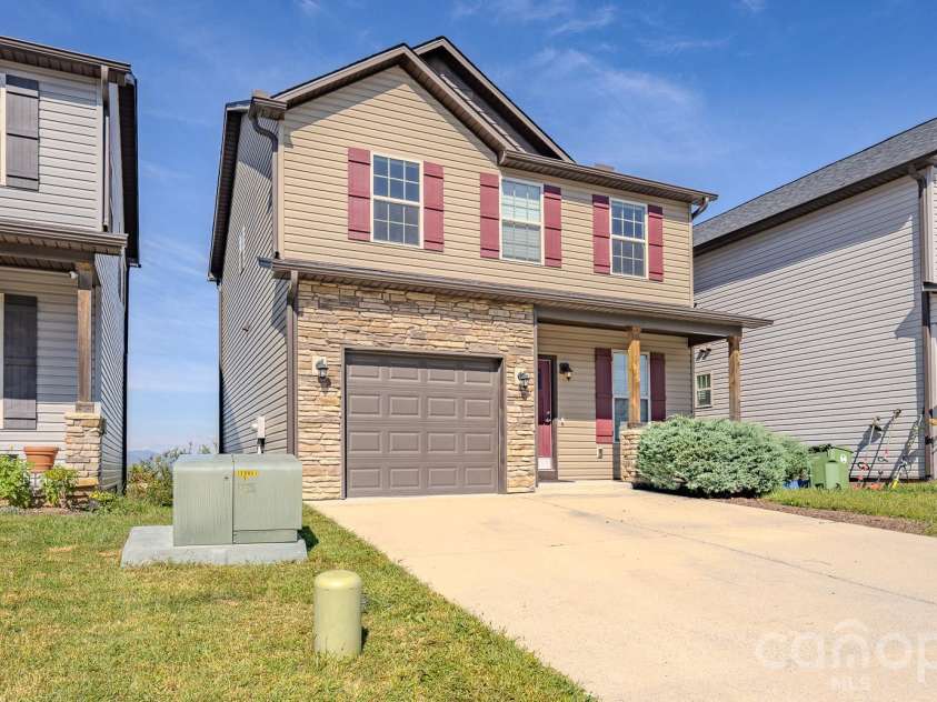 623 Cardwell Lane, Fletcher, NC 28732.  MLS# CAR4430671, YatesRealty ID 54742. 