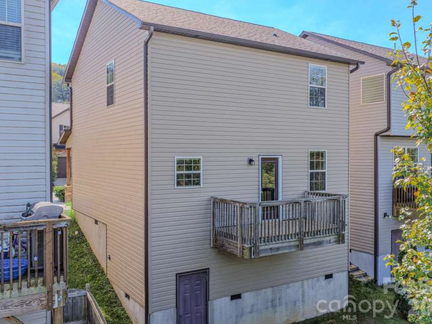 623 Cardwell Lane, Fletcher, NC 28732.  MLS# CAR4430671, YatesRealty ID 54742. 