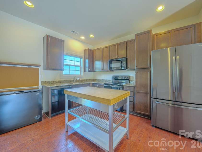 623 Cardwell Lane, Fletcher, NC 28732.  MLS# CAR4430671, YatesRealty ID 54742. Full Kitchen