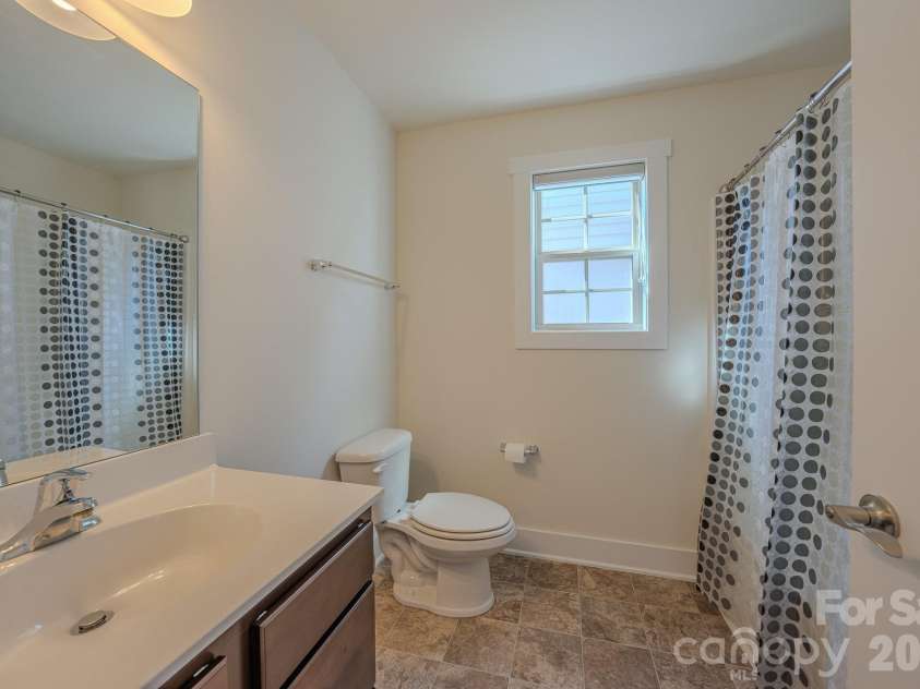 623 Cardwell Lane, Fletcher, NC 28732.  MLS# CAR4430671, YatesRealty ID 54742. Full Upstairs shared bathroom
