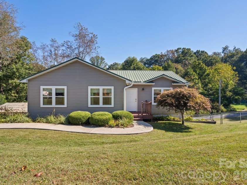 74 Ridgeline Road, Clyde, NC 28721.  MLS# CAR4429782, YatesRealty ID 54743. 
