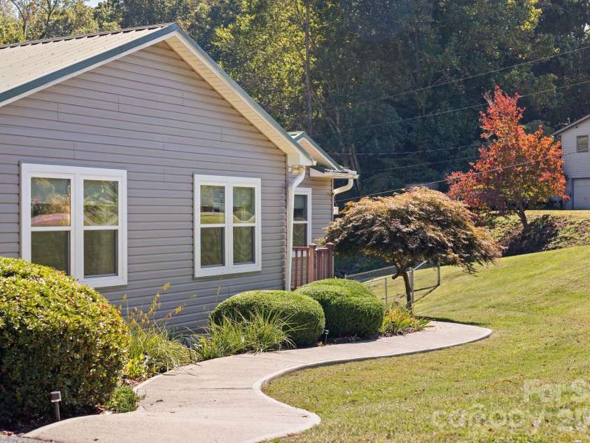 74 Ridgeline Road, Clyde, NC 28721.  MLS# CAR4429782, YatesRealty ID 54743. 
