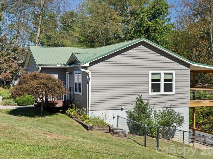 74 Ridgeline Road, Clyde, NC 28721.  MLS# CAR4429782, YatesRealty ID 54743. 