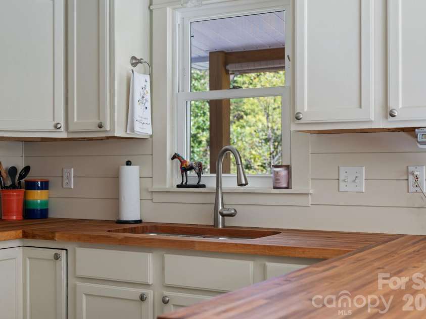 74 Ridgeline Road, Clyde, NC 28721.  MLS# CAR4429782, YatesRealty ID 54743. 