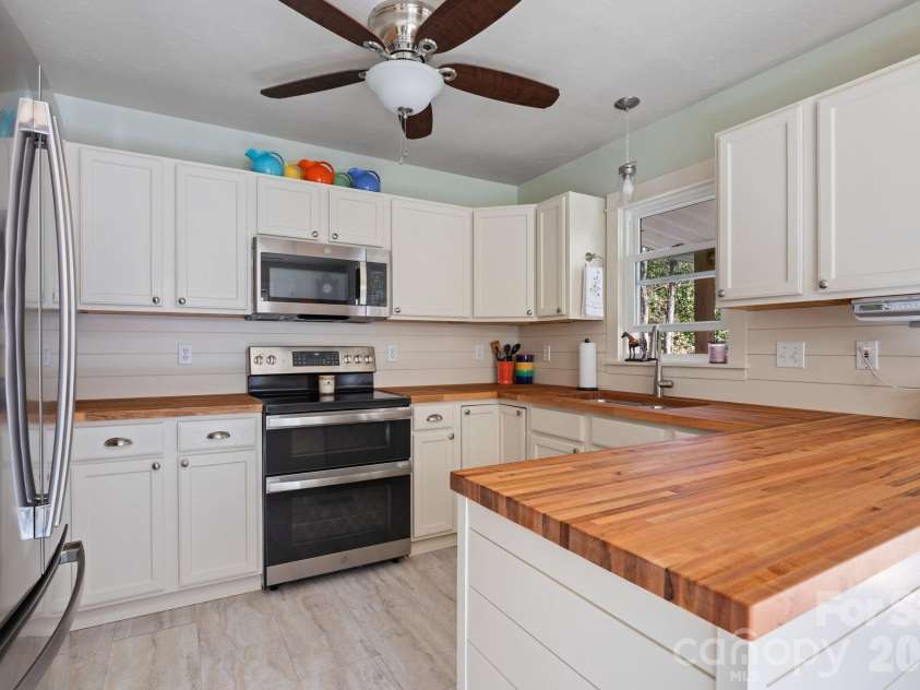 74 Ridgeline Road, Clyde, NC 28721.  MLS# CAR4429782, YatesRealty ID 54743. 