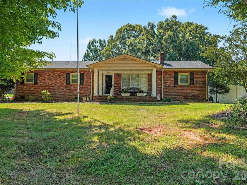 1410 36th Avenue Drive, Hickory, NC 28601.  MLS# CAR4431213, YatesRealty ID 54745. 