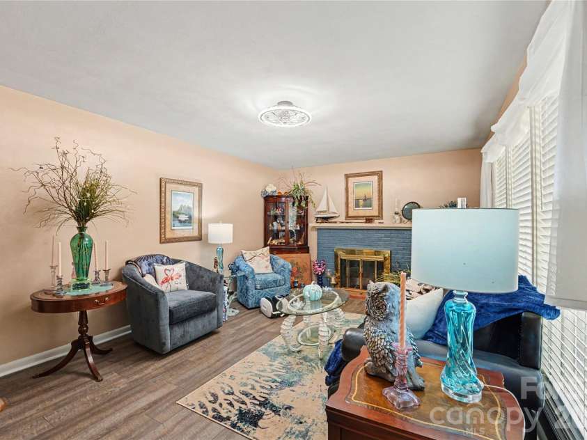 1410 36th Avenue Drive, Hickory, NC 28601.  MLS# CAR4431213, YatesRealty ID 54745. 