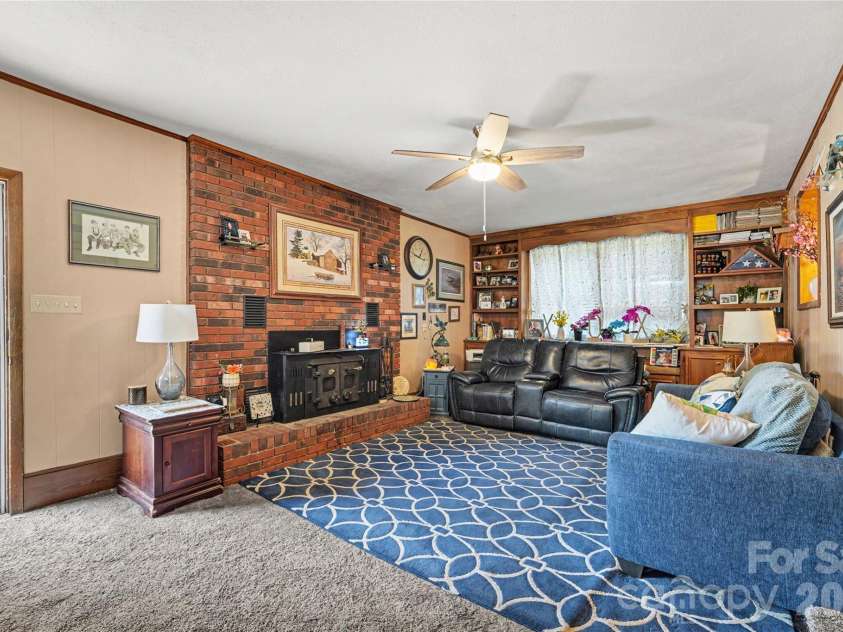 1410 36th Avenue Drive, Hickory, NC 28601.  MLS# CAR4431213, YatesRealty ID 54745. 