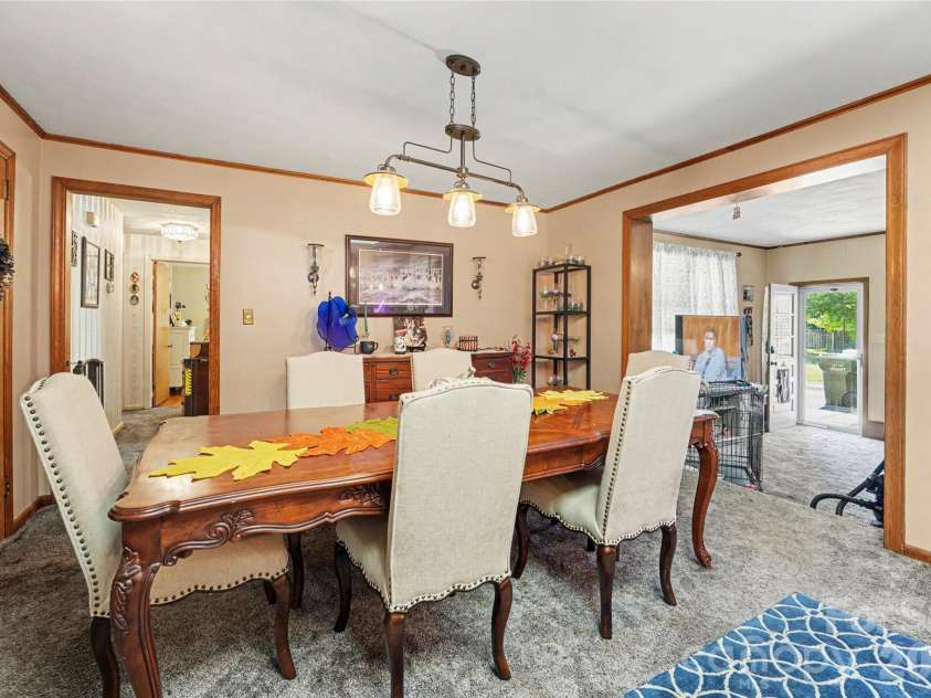 1410 36th Avenue Drive, Hickory, NC 28601.  MLS# CAR4431213, YatesRealty ID 54745. 
