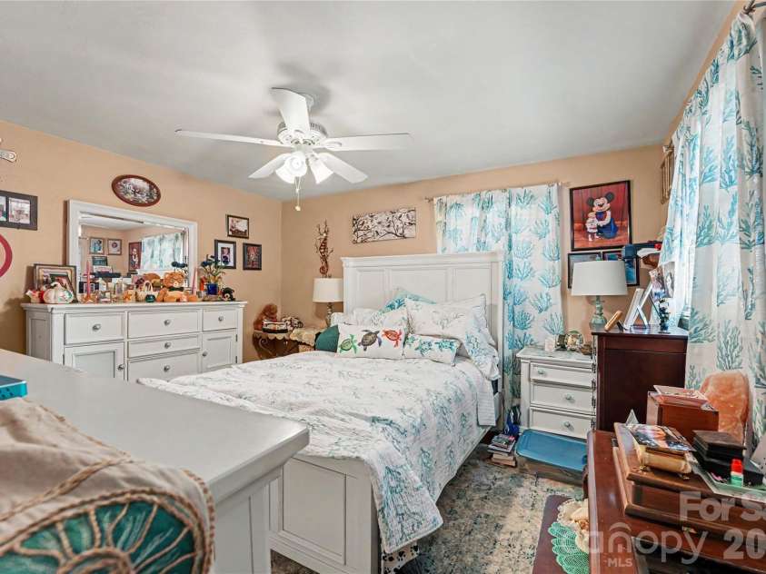 1410 36th Avenue Drive, Hickory, NC 28601.  MLS# CAR4431213, YatesRealty ID 54745. 