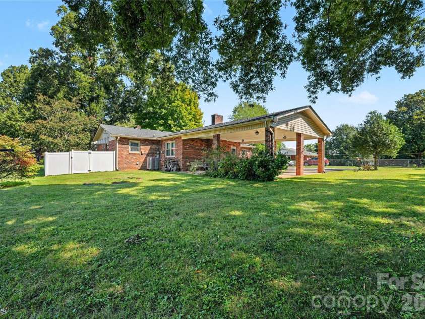 1410 36th Avenue Drive, Hickory, NC 28601.  MLS# CAR4431213, YatesRealty ID 54745. 