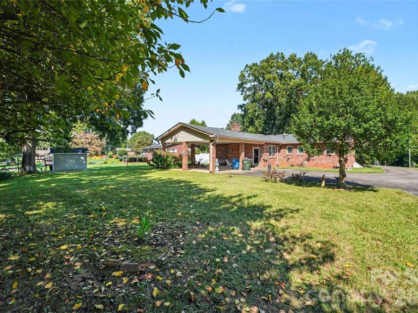 1410 36th Avenue Drive, Hickory, NC 28601.  MLS# CAR4431213, YatesRealty ID 54745. 