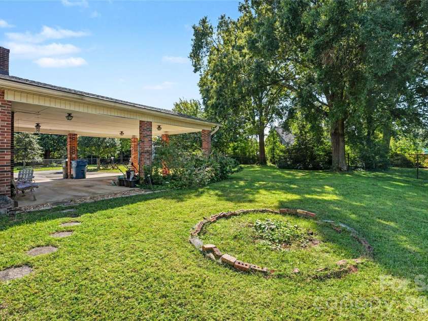1410 36th Avenue Drive, Hickory, NC 28601.  MLS# CAR4431213, YatesRealty ID 54745. 