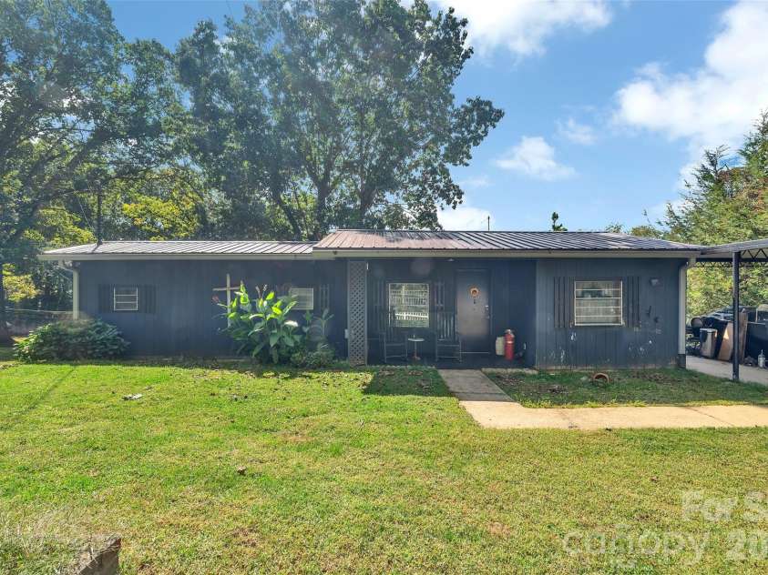 144 Skyline Drive, Canton, NC 28716.  MLS# CAR4430689, YatesRealty ID 54747. 
