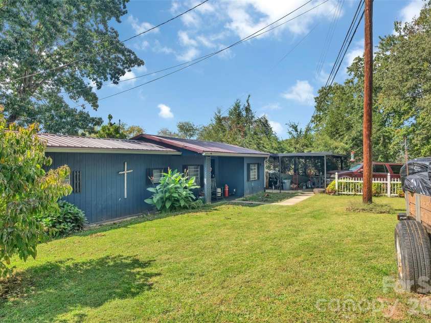144 Skyline Drive, Canton, NC 28716.  MLS# CAR4430689, YatesRealty ID 54747. 