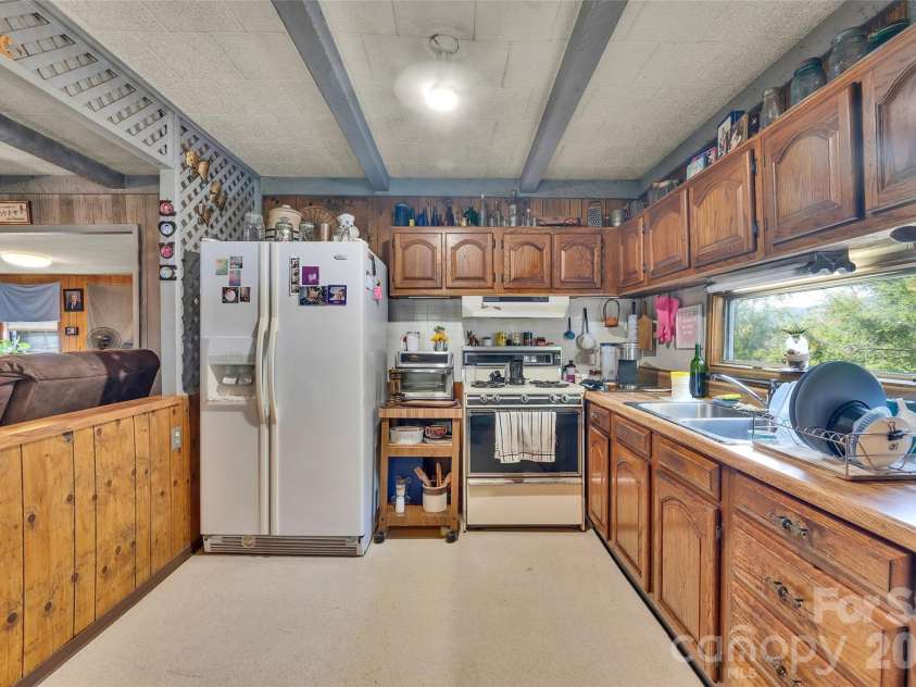 144 Skyline Drive, Canton, NC 28716.  MLS# CAR4430689, YatesRealty ID 54747. 