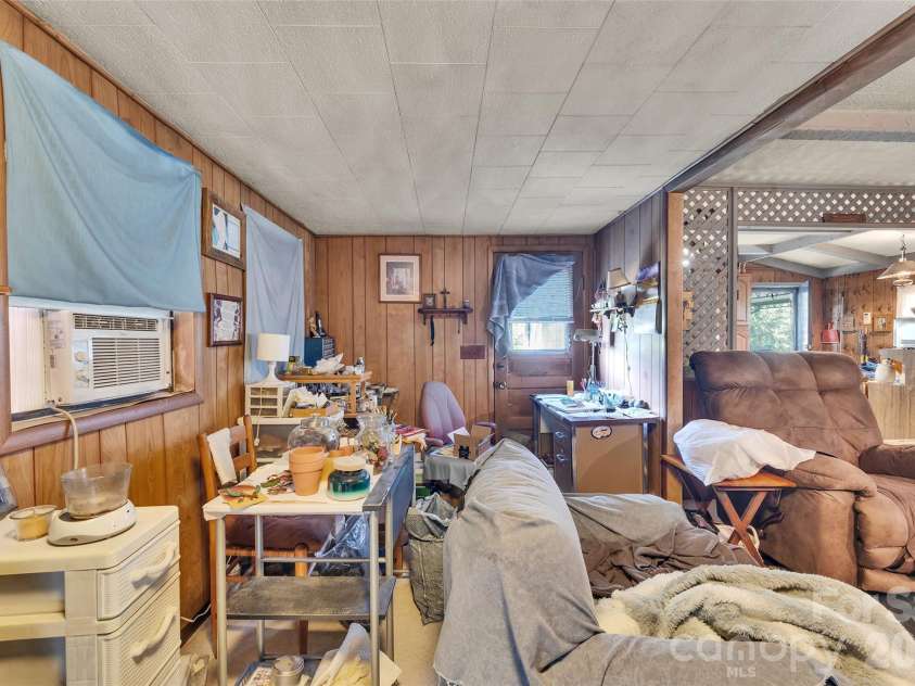 144 Skyline Drive, Canton, NC 28716.  MLS# CAR4430689, YatesRealty ID 54747. 