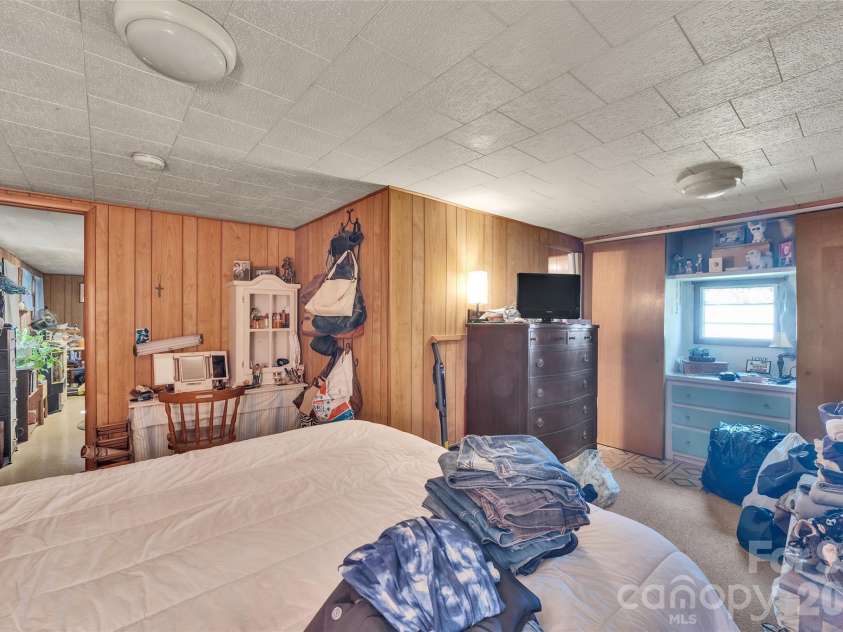144 Skyline Drive, Canton, NC 28716.  MLS# CAR4430689, YatesRealty ID 54747. 