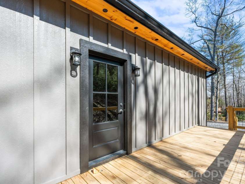 162 Shady Oak Lane, West Jefferson, NC 28694.  MLS# CAR4353163, YatesRealty ID 5475. 