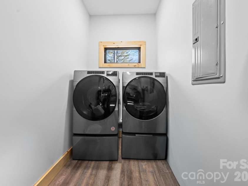 162 Shady Oak Lane, West Jefferson, NC 28694.  MLS# CAR4353163, YatesRealty ID 5475. Laundry