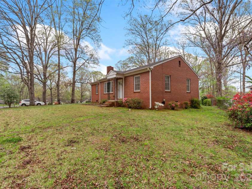 304 Simrill Avenue, York, SC 29745.  MLS# CAR4241715, YatesRealty ID 5475. 
