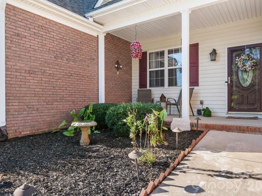 117 Vista View Place, Mooresville, NC 28117.  MLS# CAR4431255, YatesRealty ID 54751. 