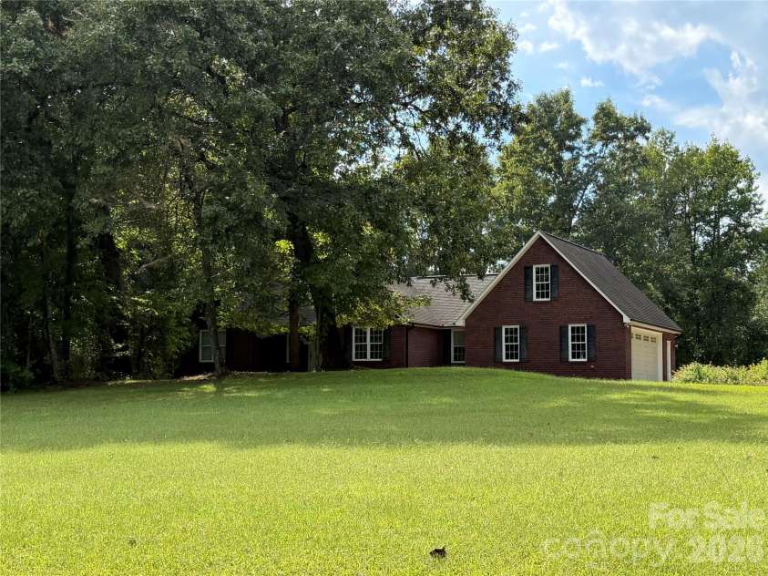 2150 Fox Creek Trail, Lincolnton, NC 28092.  MLS# CAR4424180, YatesRealty ID 54752. 