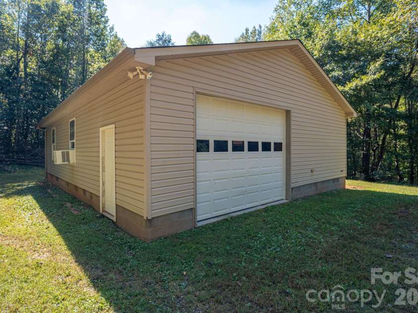 2150 Fox Creek Trail, Lincolnton, NC 28092.  MLS# CAR4424180, YatesRealty ID 54752. 