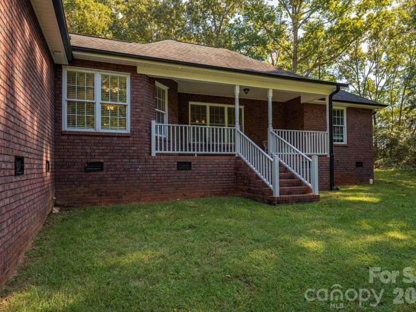 2150 Fox Creek Trail, Lincolnton, NC 28092.  MLS# CAR4424180, YatesRealty ID 54752. 