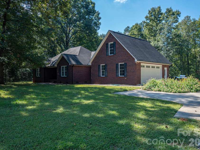 2150 Fox Creek Trail, Lincolnton, NC 28092.  MLS# CAR4424180, YatesRealty ID 54752. 