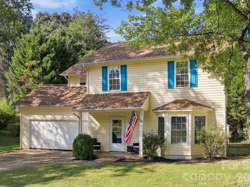 7519 Katherine Drive, Denver, NC 28037.  MLS# CAR4428529, YatesRealty ID 54753. 