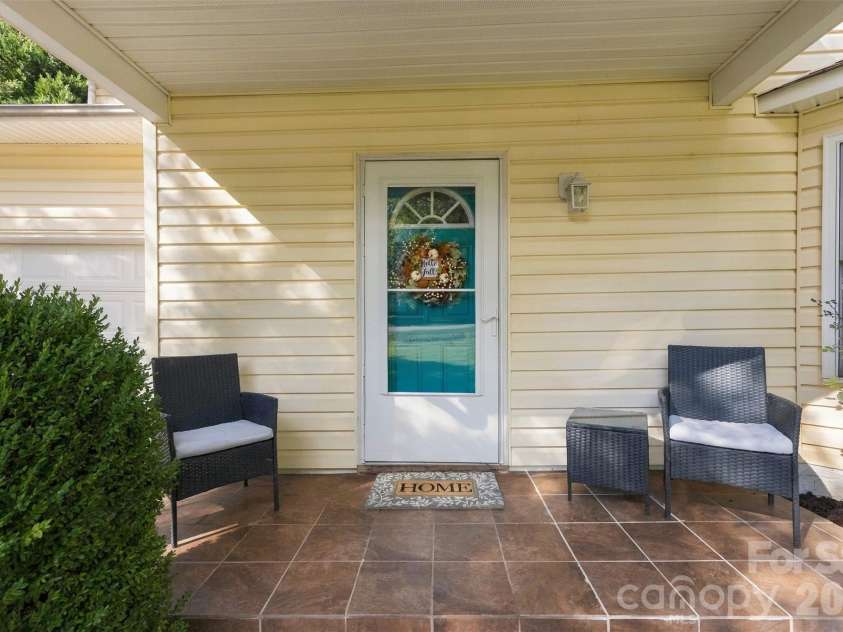 7519 Katherine Drive, Denver, NC 28037.  MLS# CAR4428529, YatesRealty ID 54753. 